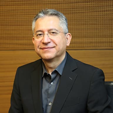 الدکتور حسین صادقی