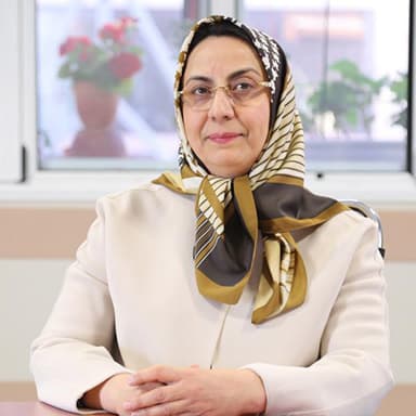 الدکتورة مینو نایبی